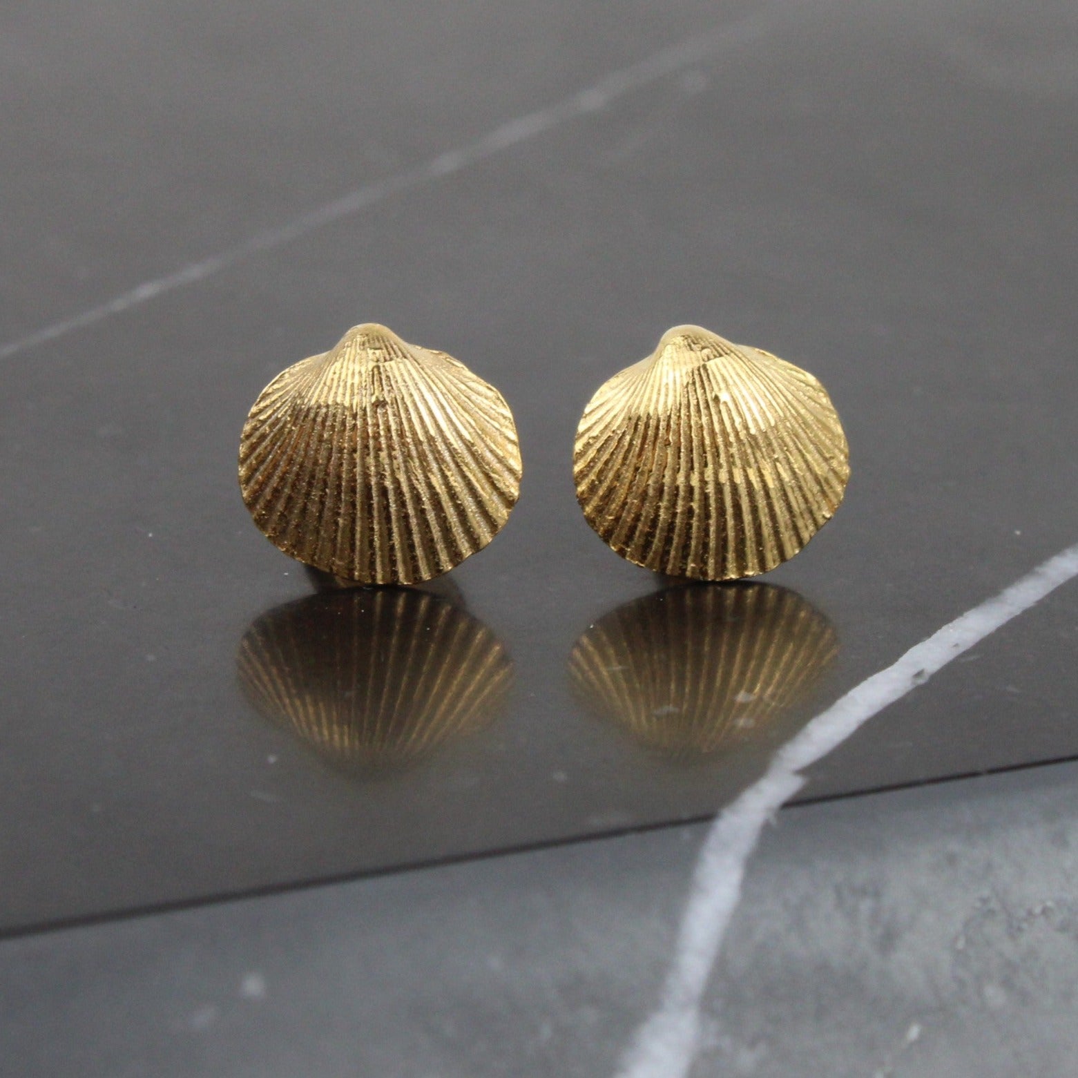 Shell studs - gold – Kina NZ Design + Artspace